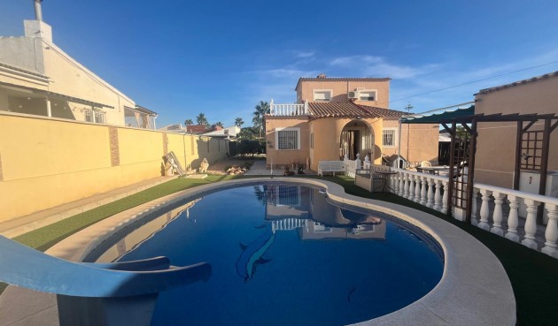 Resale - Villa -
Torrevieja - San Luis