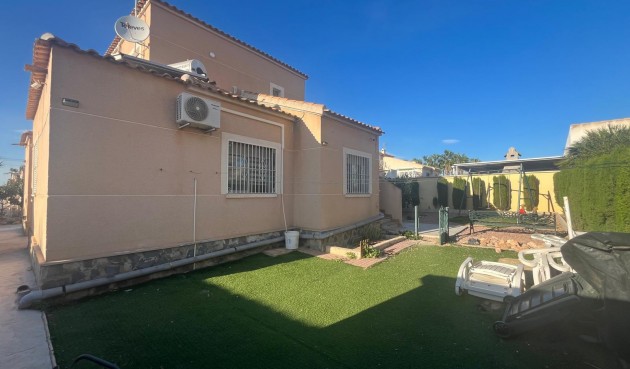 Resale - Villa -
Torrevieja - San Luis