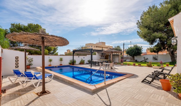 Återförsäljning - Villa -
Orihuela Costa - Costa Blanca