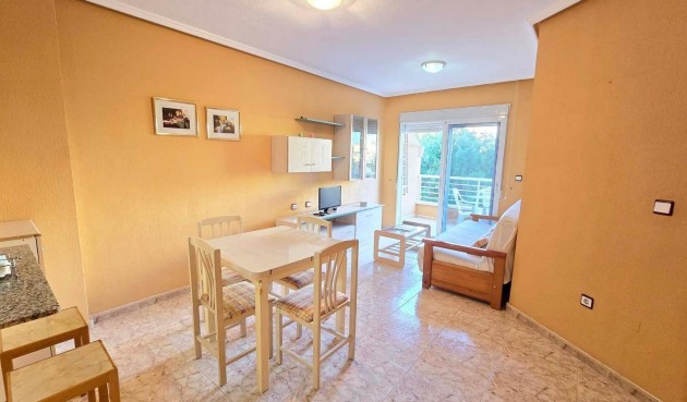 Resale - Apartment -
Torrevieja - Centro