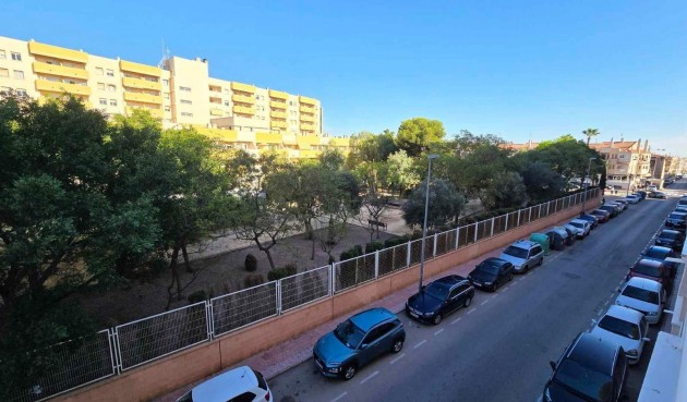 Resale - Apartment -
Torrevieja - Centro