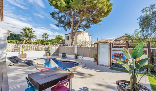 Resale - Villa -
Orihuela Costa - Costa Blanca