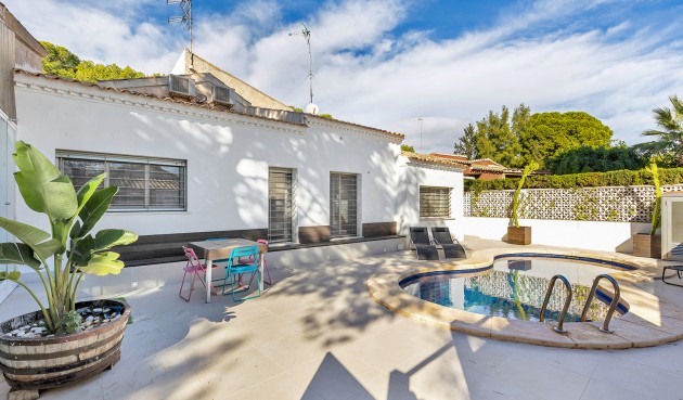 Resale - Villa -
Orihuela Costa - Costa Blanca