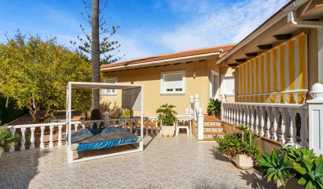 Resale - Villa -
Cabo Roig - Muy Cerca De La Playa