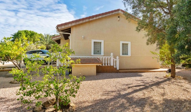 Resale - Villa -
Cabo Roig - Muy Cerca De La Playa