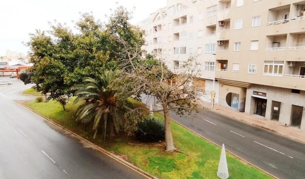 Återförsäljning - Apartment -
Torrevieja - CORTES VALENCIANAS