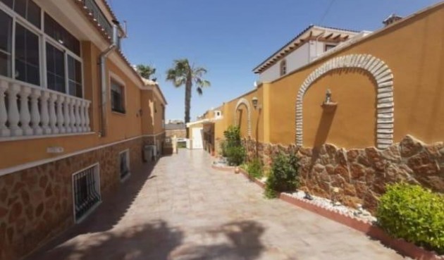 Resale - Villa -
Torrevieja - aguas nuevas