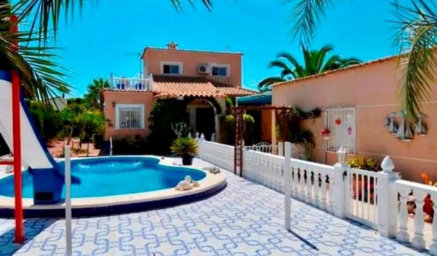 Resale - Villa -
Torrevieja - Costa Blanca