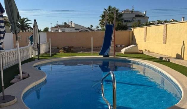 Resale - Villa -
Torrevieja - Costa Blanca