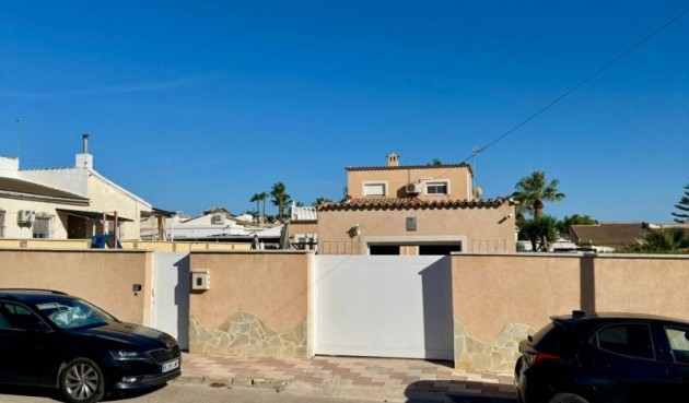 Resale - Villa -
Torrevieja - Costa Blanca