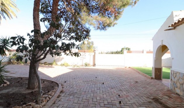 Resale - Villa -
Orihuela Costa - Costa Blanca