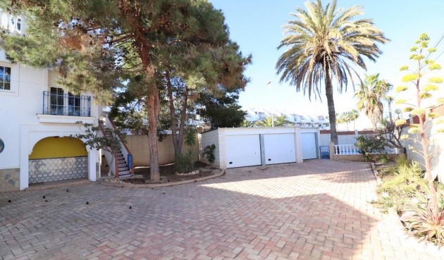 Resale - Villa -
Orihuela Costa - Costa Blanca