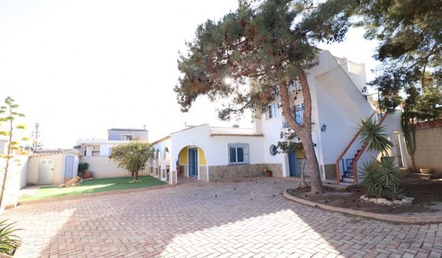 Resale - Villa -
Orihuela Costa - Costa Blanca