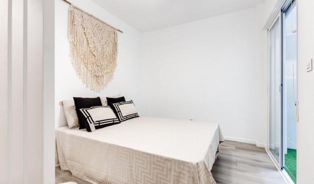 Resale - Apartment -
Torrevieja - Puerto