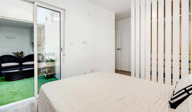 Resale - Apartment -
Torrevieja - Puerto