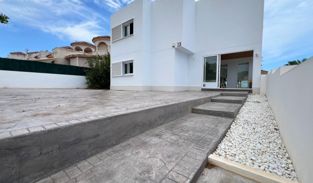 Resale - Villa -
La Marina - Costa Blanca