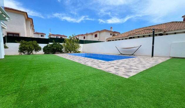 Resale - Villa -
La Marina - Costa Blanca