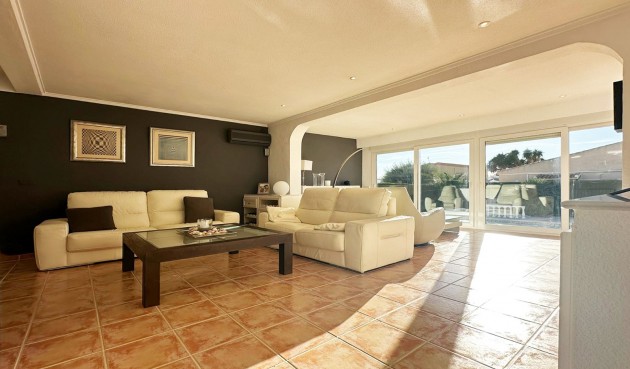 Resale - Villa -
Orihuela Costa - Costa Blanca