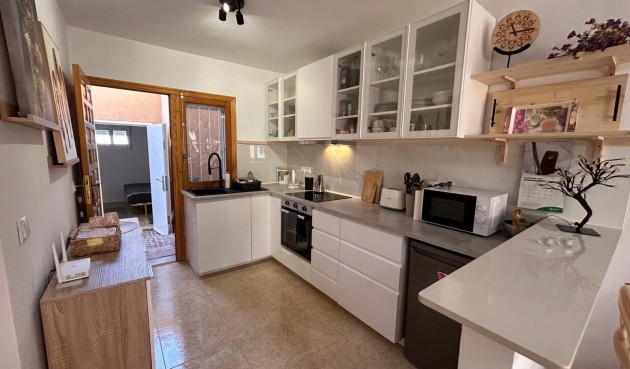 Resale - Bungalow -
Torrevieja - Playa De Los Naufragos