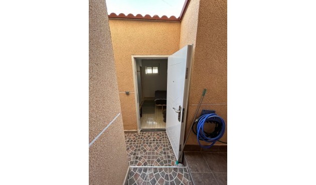 Resale - Bungalow -
Torrevieja - Playa De Los Naufragos