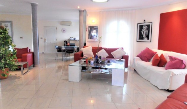 Resale - Villa -
Orihuela Costa - Costa Blanca