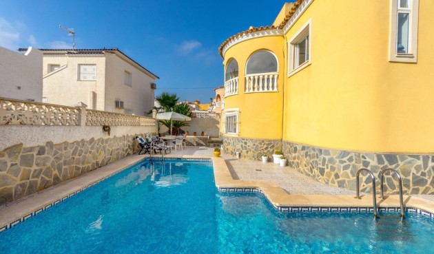 Resale - Villa -
Orihuela Costa - Villamartín