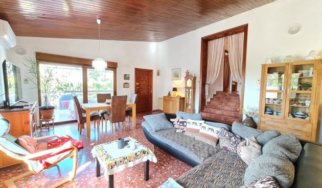 Resale - Villa -
Petrer - Inland