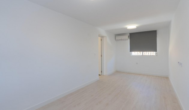 Resale - Villa -
Torrevieja - Punta Prima