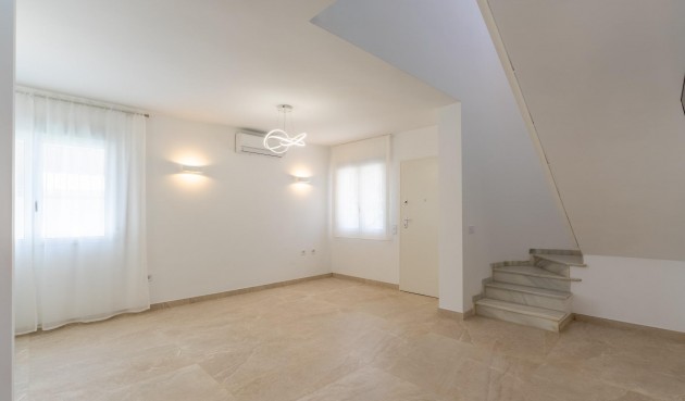 Resale - Villa -
Torrevieja - Punta Prima