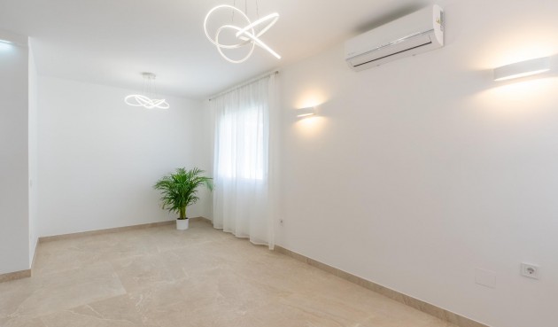 Resale - Villa -
Torrevieja - Punta Prima