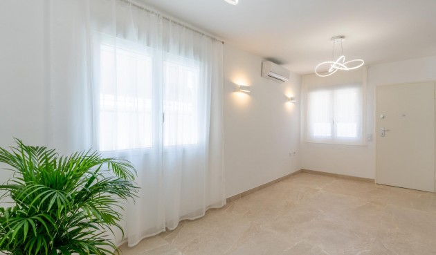 Resale - Villa -
Torrevieja - Punta Prima