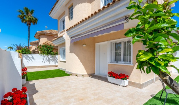 Resale - Villa -
Torrevieja - Punta Prima