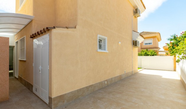 Resale - Villa -
Torrevieja - Punta Prima