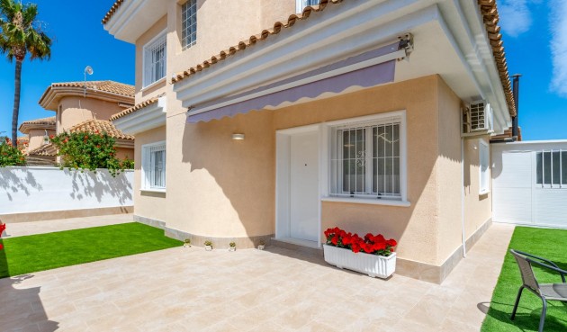 Resale - Villa -
Torrevieja - Punta Prima