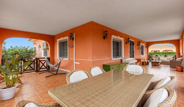 Resale - Villa -
Dolores - Vereda Del Pozo