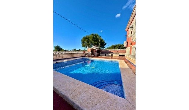 Resale - Villa -
Alfas del Pí - Costa Blanca