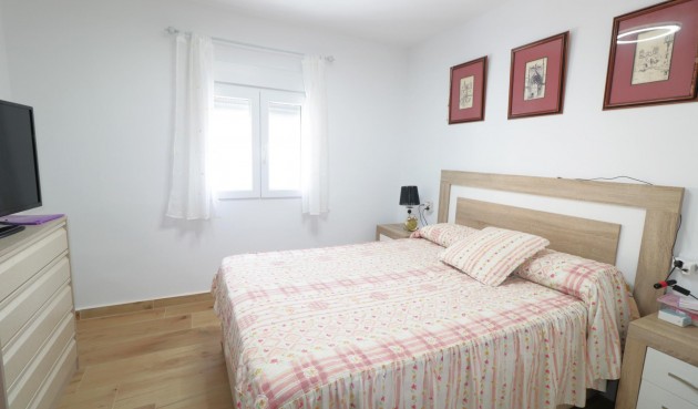 Resale - Town House -
Torrevieja - Playa De Los Naufragos