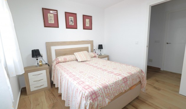 Resale - Town House -
Torrevieja - Playa De Los Naufragos