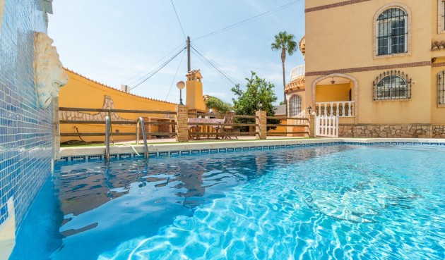 Resale - Villa -
Orihuela Costa - La Florida