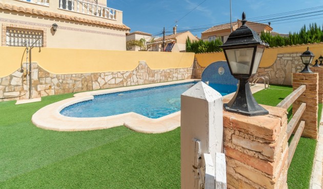 Resale - Villa -
Orihuela Costa - La Florida