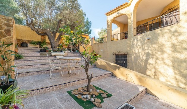 Resale - Villa -
Orihuela Costa - Villamartín