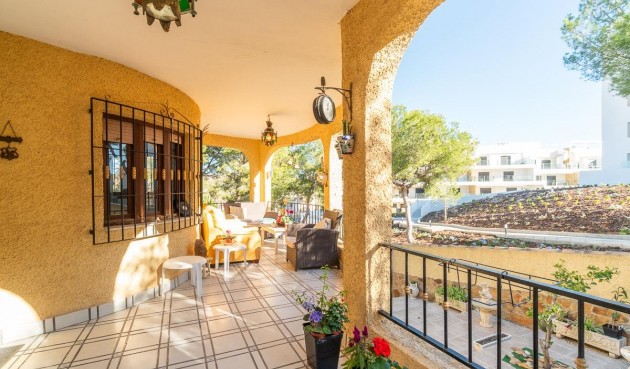 Resale - Villa -
Orihuela Costa - Villamartín