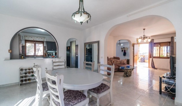 Resale - Villa -
Orihuela Costa - Villamartín