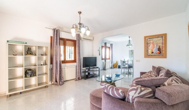 Resale - Villa -
Orihuela Costa - Villamartín