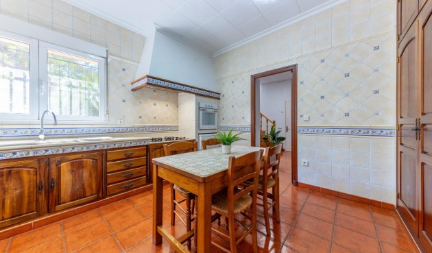 Resale - Villa -
Alicante - Ciudad De Asís - Font-calent - El Bacarot