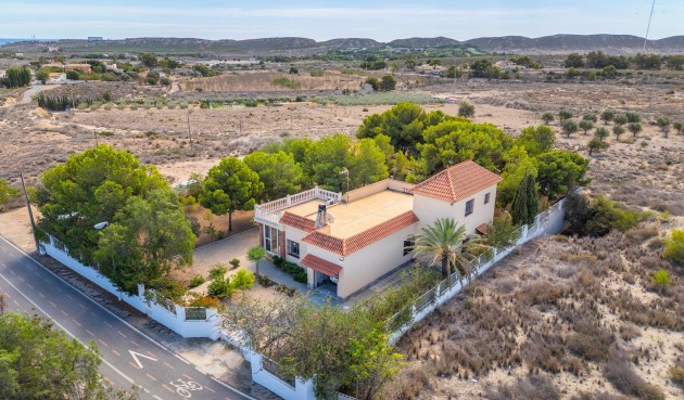 Resale - Villa -
Alicante - Ciudad De Asís - Font-calent - El Bacarot