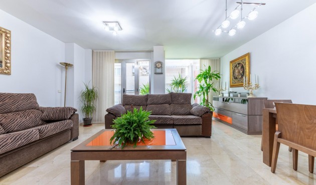 Resale - Apartment -
Alicante - Benalua