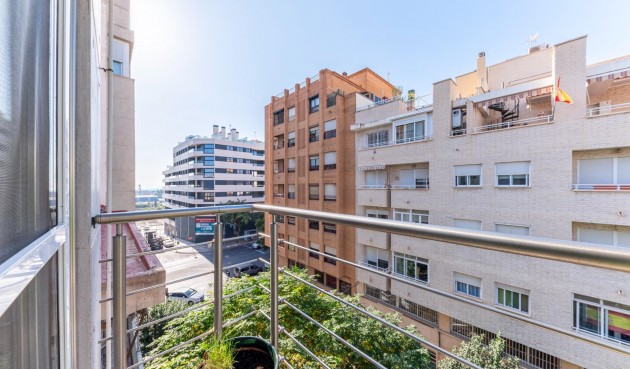 Resale - Apartment -
Alicante - Benalua