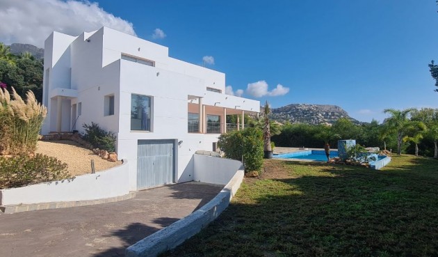 Resale - Villa -
Altea - Costa Blanca