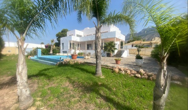 Resale - Villa -
Altea - Costa Blanca